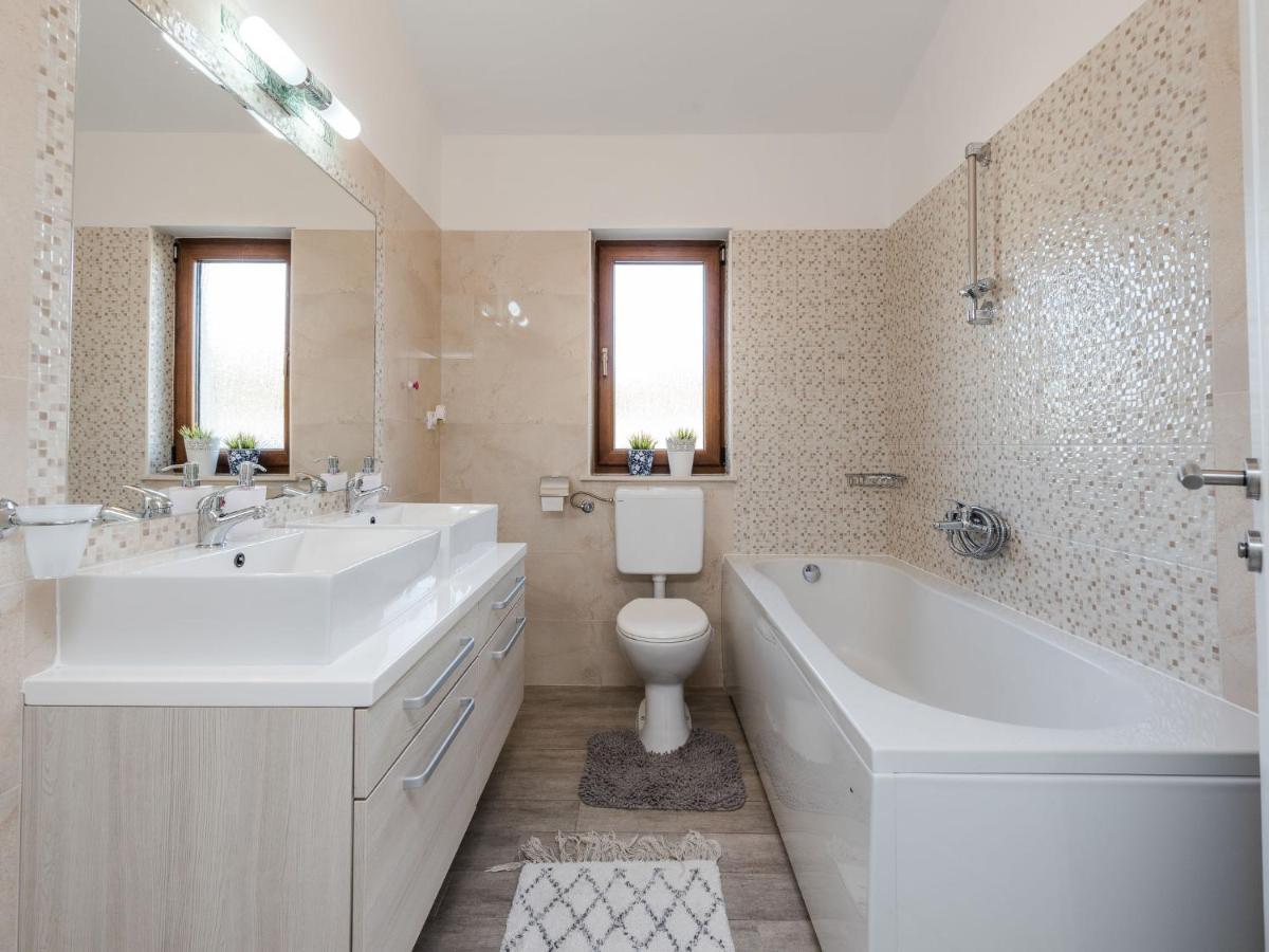 Holiday Home Velebit By Interhome Rovanjska Εξωτερικό φωτογραφία